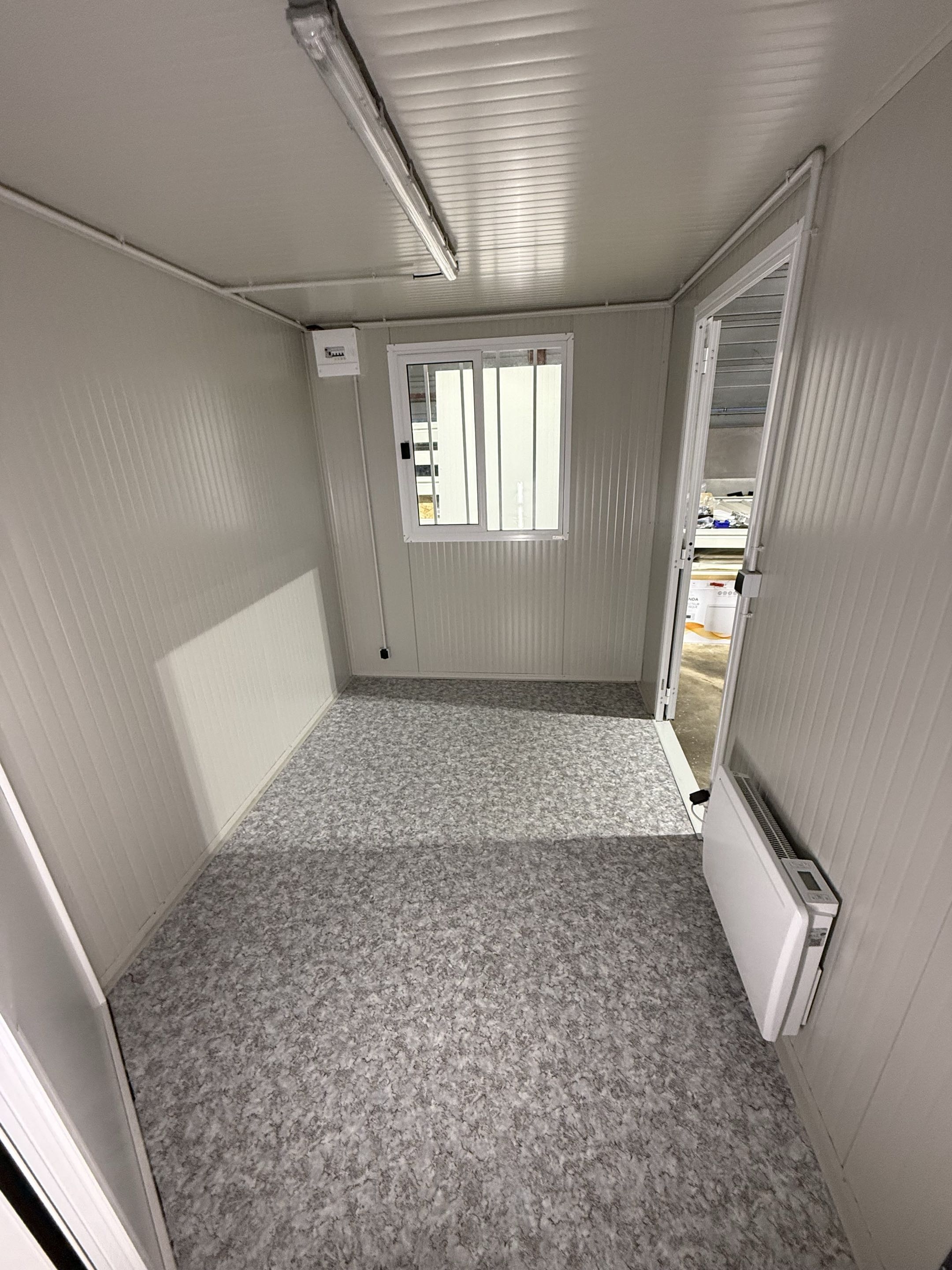 Intérieur bungalow avec installation électrique